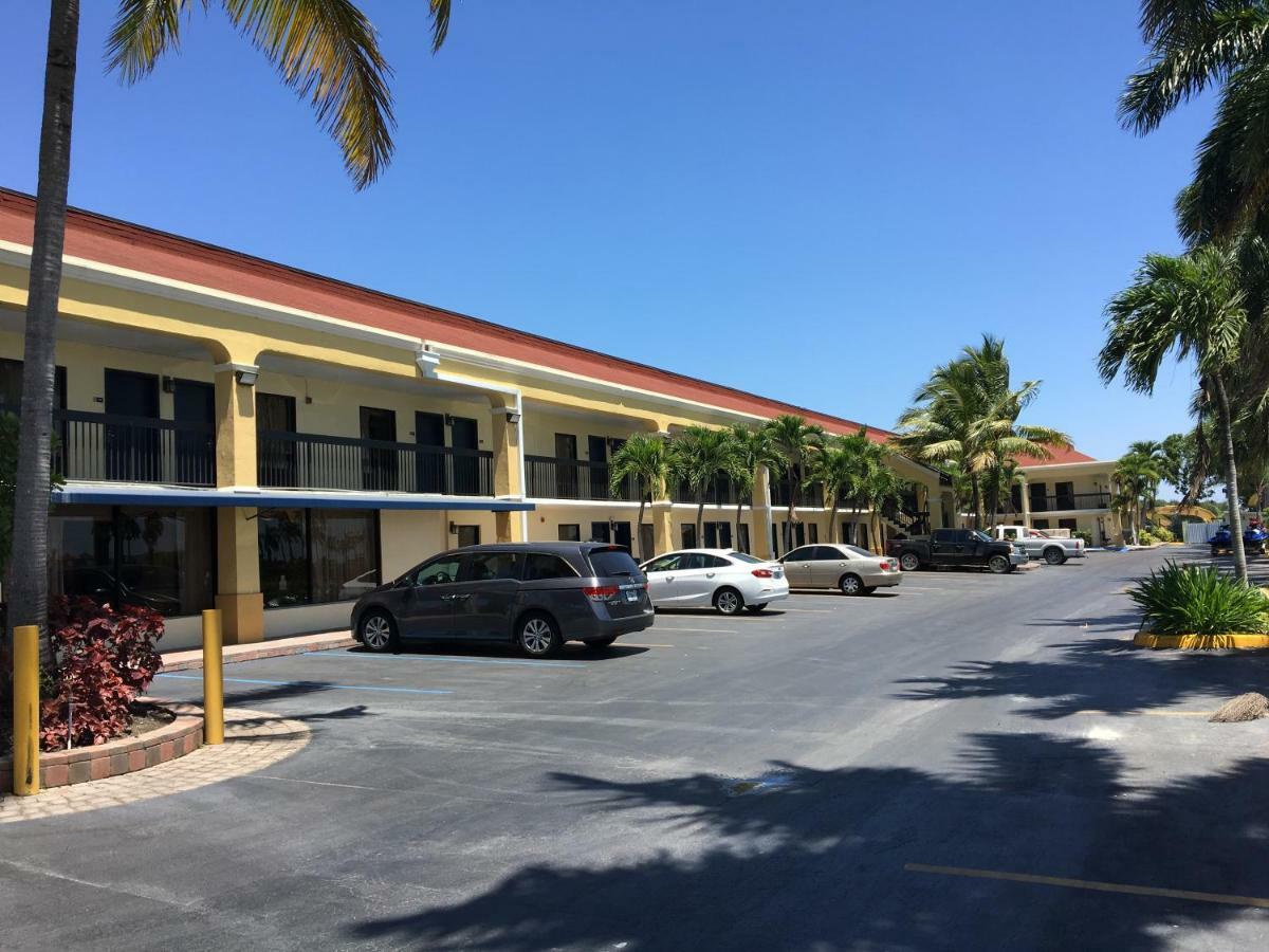 Days Inn By Wyndham Florida City Eksteriør bilde